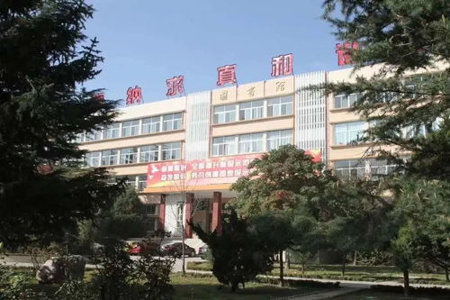 线上升国旗,表彰疫情防控优秀师生 庆阳一中停课不停学